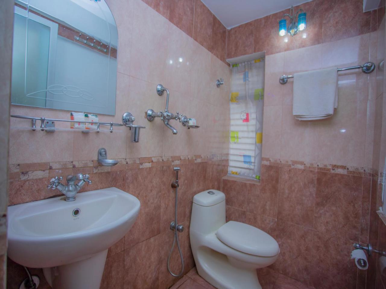 Oyo 146 Somewhere Hotel & Resturant Κατμαντού Εξωτερικό φωτογραφία